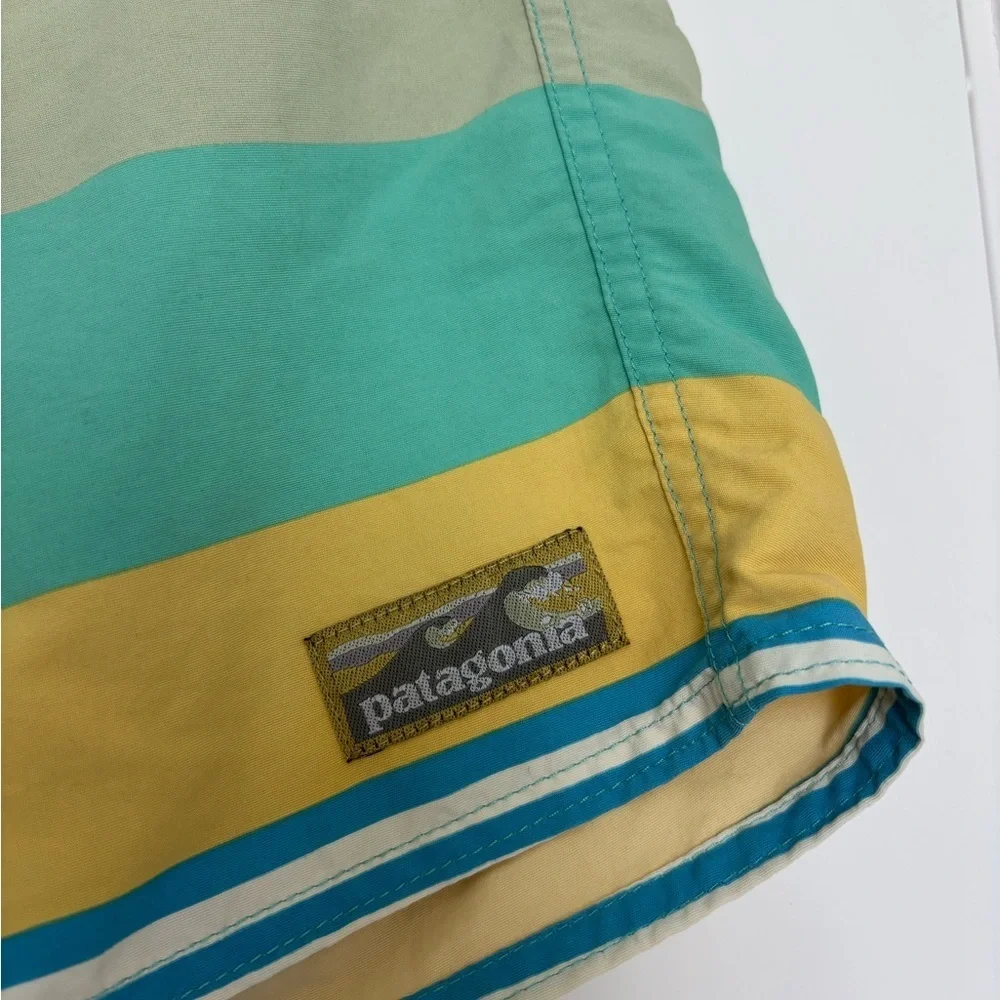 Patagonia Wavefarer Men’s Board Shorts Green Yellow Surf Swim Vacation 30